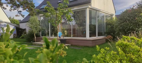 Véranda d'une maison à Quiberon traitée au film solaire transparent Clarity 245 XC