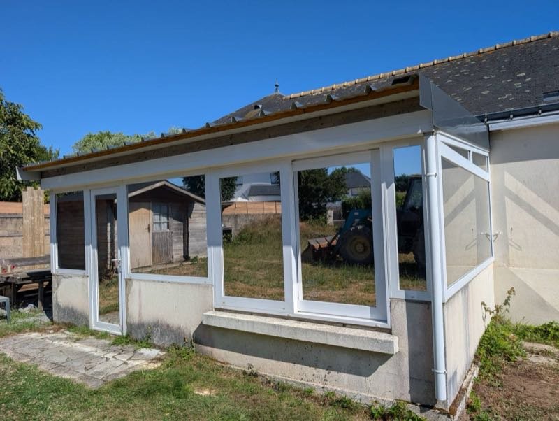 Véranda d'une maison à Baden traitée au film solaire Silver 385 XC