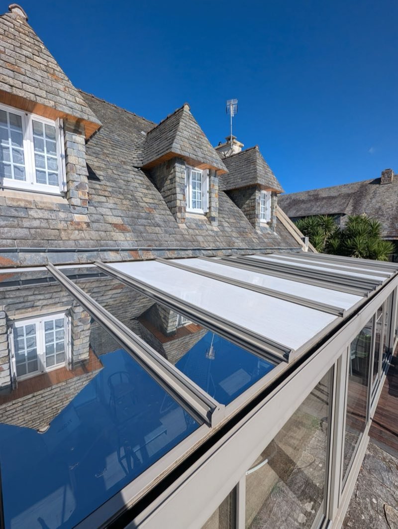 Puits de lumière et toiture de véranda traités au film solaire Silver 385 XC, Plouhinec