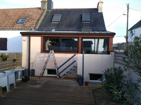 Chantier de pose de film pour vitrage à Gâvres, pays de Lorient